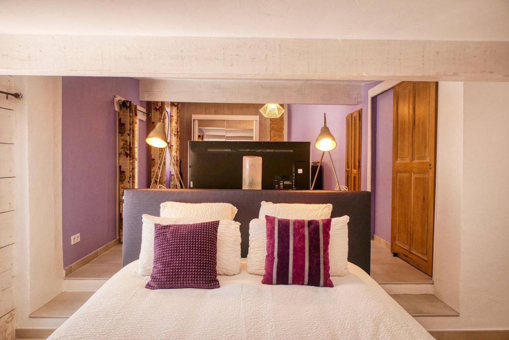 Le Hameau Fleur De Pierres , Chambre , Gite Et Table D'Hotes Murs  Exterior foto