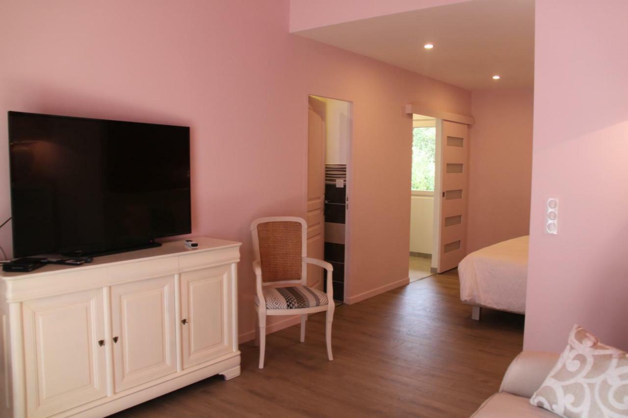 Le Hameau Fleur De Pierres , Chambre , Gite Et Table D'Hotes Murs  Exterior foto