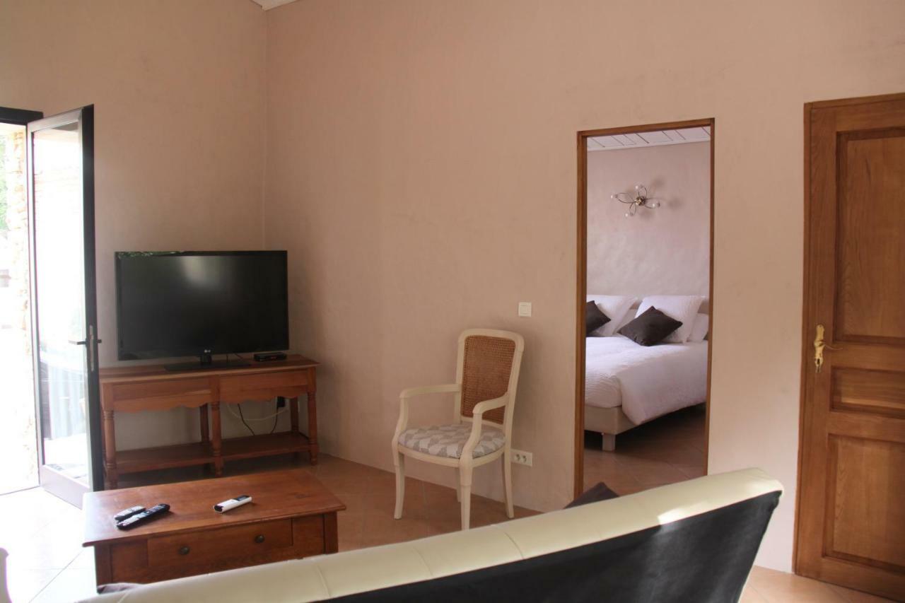 Le Hameau Fleur De Pierres , Chambre , Gite Et Table D'Hotes Murs  Exterior foto